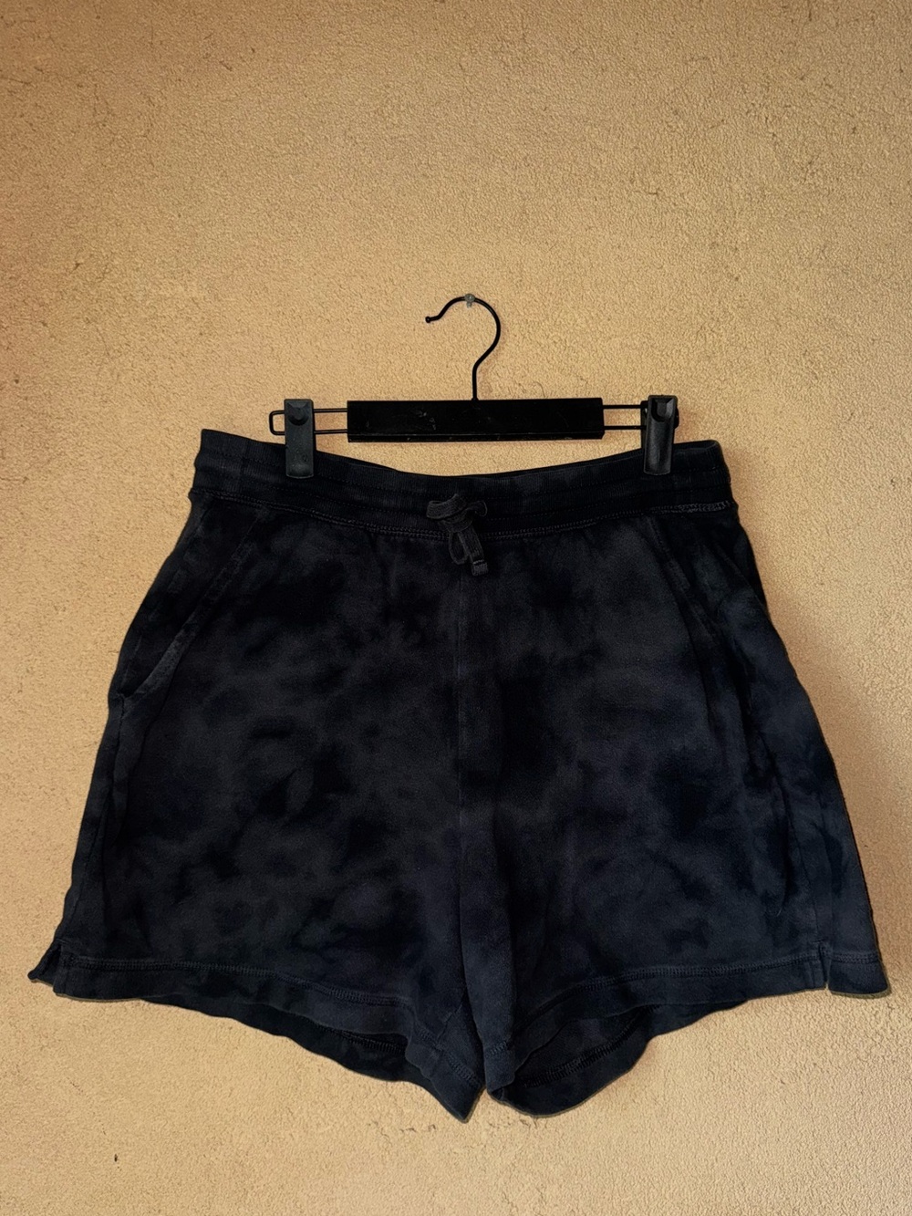 Old Navy Black Tie-Dye Women sweat Shorts drawstring